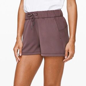 Lululemon On the Fly Short Woven 2.5”